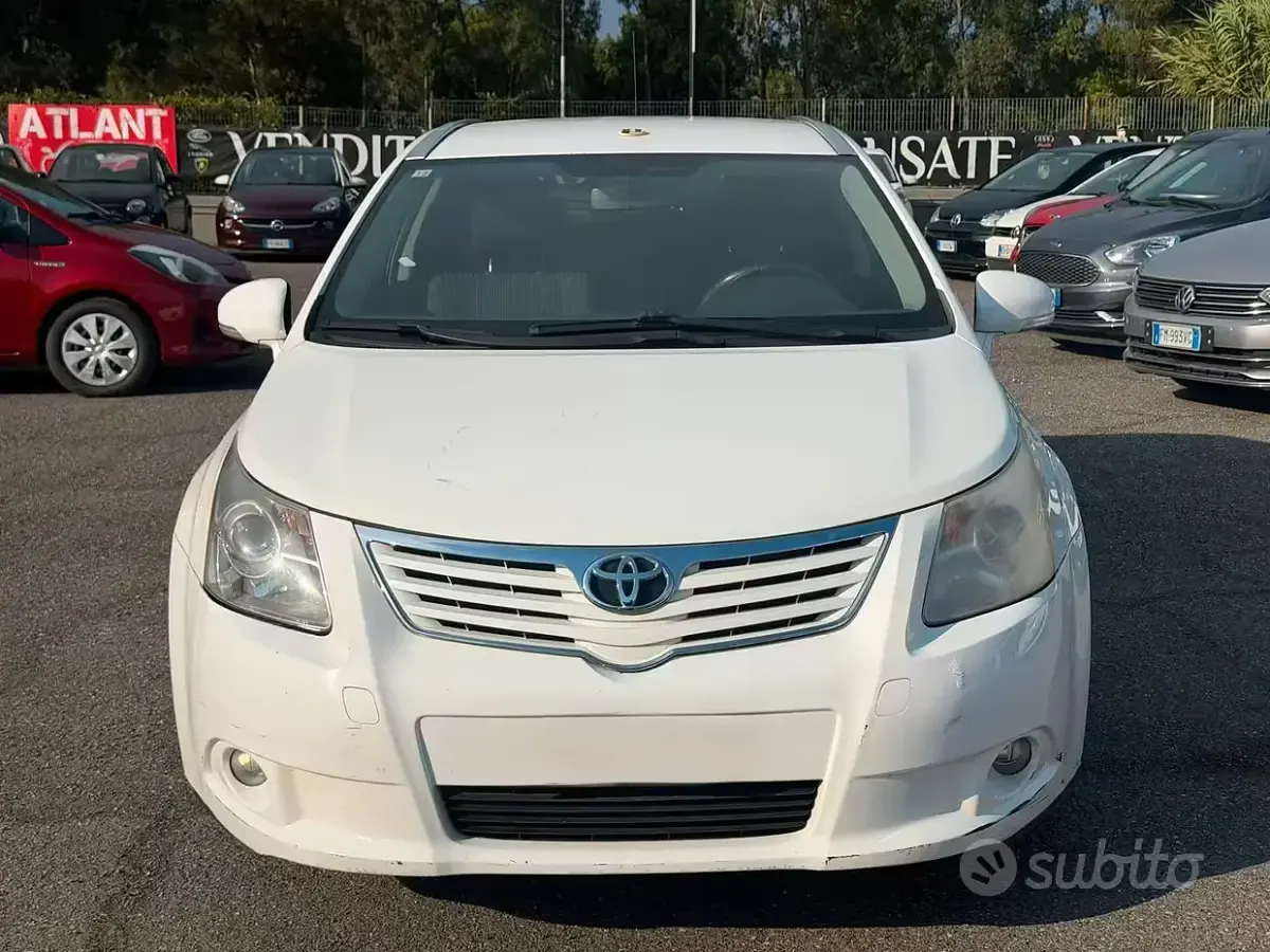 Usata Toyota Avensis Executive 150 CV (110 kW) 2011 Bianco Station wagon