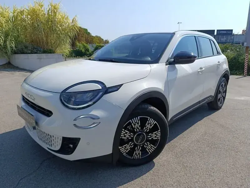 Usata Fiat 600 Pop 136 CV (100 kW) 2025 Bianco SUV