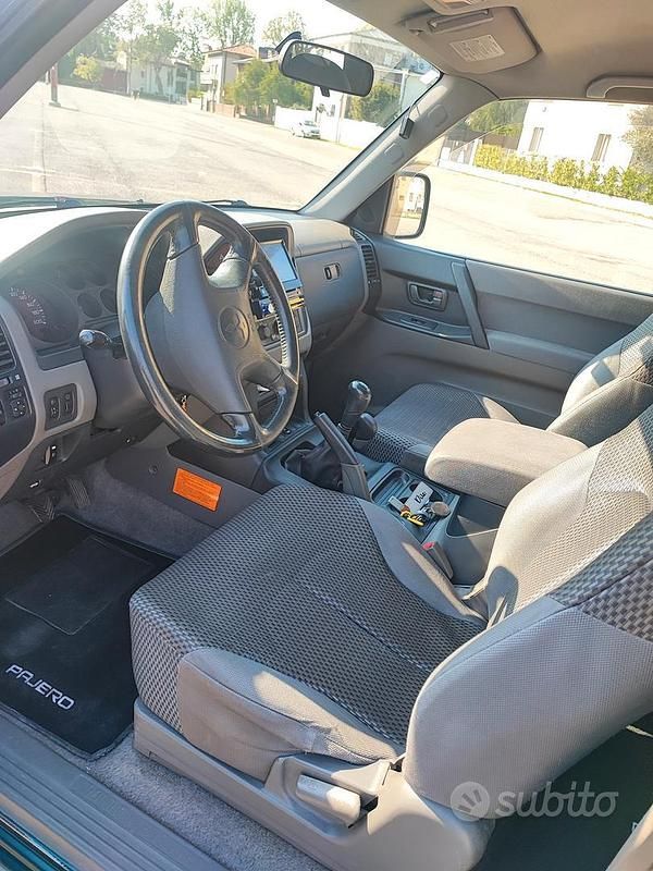 Usado Mitsubishi Pajero 100 CV (73 kW) 2000 Verde SUV
