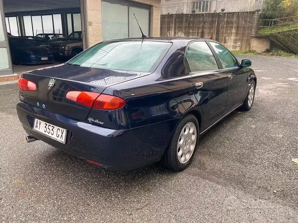 Begagnad Alfa Romeo 166 Distinctive 155 HK (114 kW) 1999 Svart Sedan