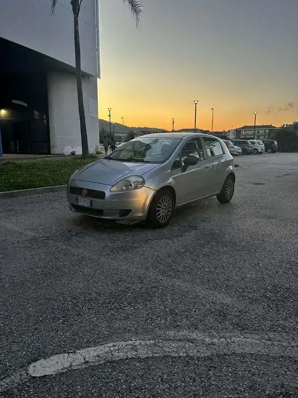 Usata Fiat Grande Punto Dynamic 77 CV (56 kW) 2010 Utilitaria
