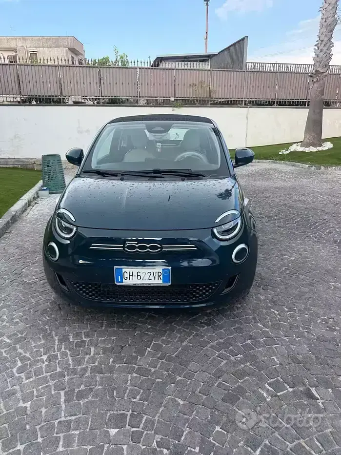 Usata Fiat 500e La Prima 42 kW (58 CV) 2022 Blu Cabrio
