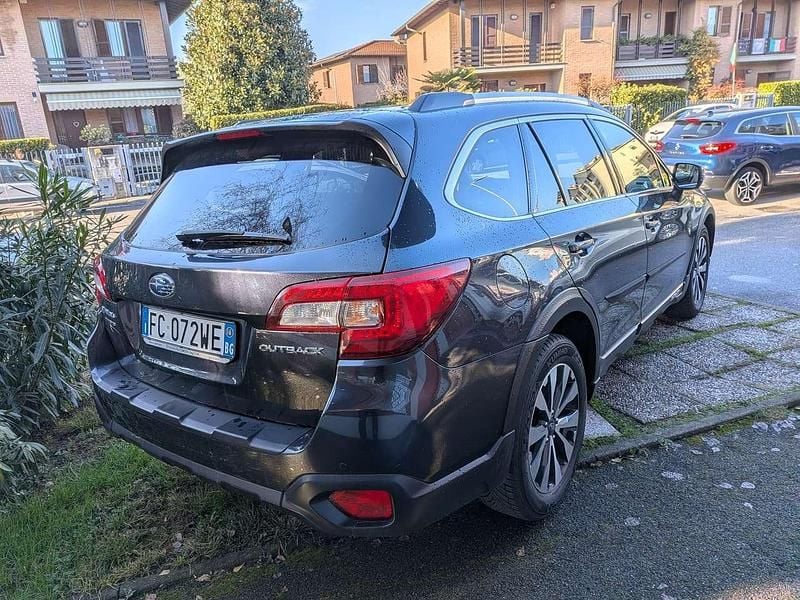Usata Subaru Outback 175 CV (128 kW) 2016 Grigio Station wagon
