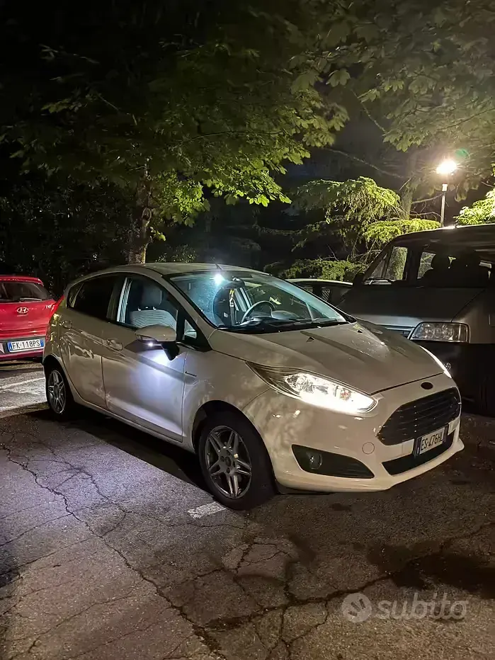 Usata Ford Fiesta 75 CV (55 kW) 2013 Bianco Berlina