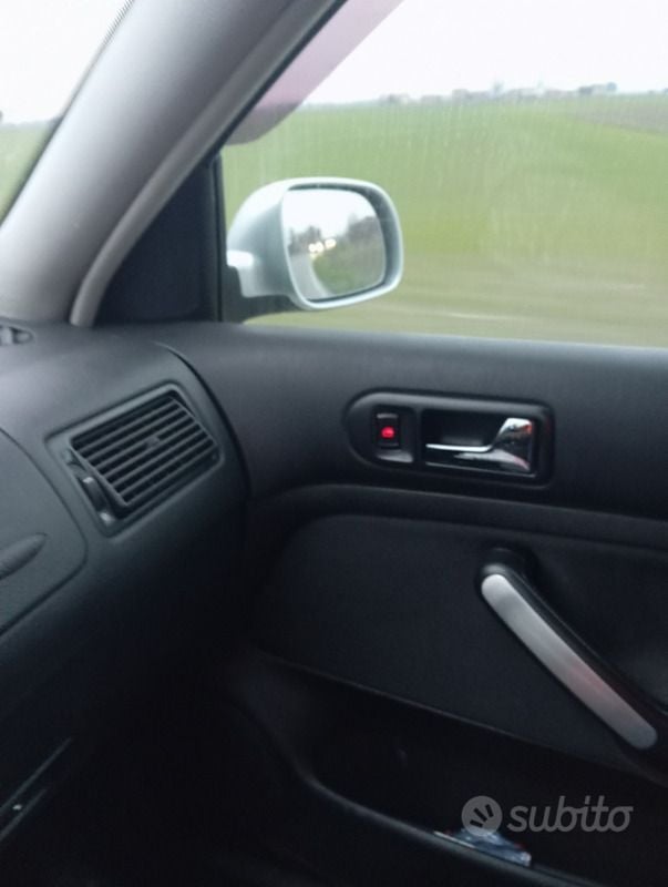 Grigio Usata 2003 VW Golf IV Due volumi | 1900 € (Ottimo prezzo) - Immagine 1/4