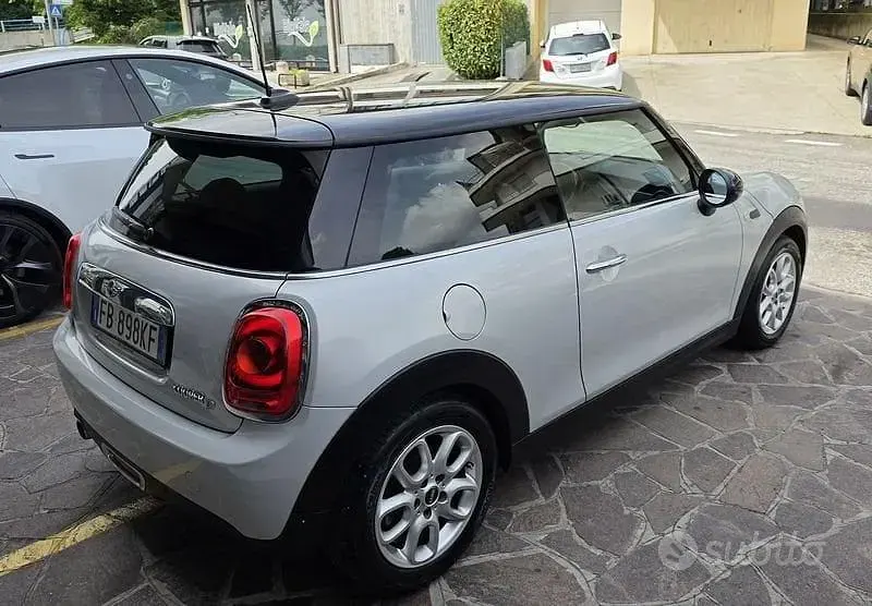 Usata Mini Cooper D 116 CV (85 kW) 2015 Grigio Utilitaria