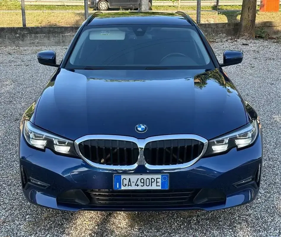 Usata BMW 318 Advantage 150 CV (110 kW) 2020 Blu/azzurro Station wagon