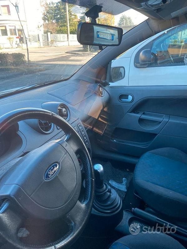 Second-hand Ford Fiesta 80 CP (58 kW) 2002 Hatchback