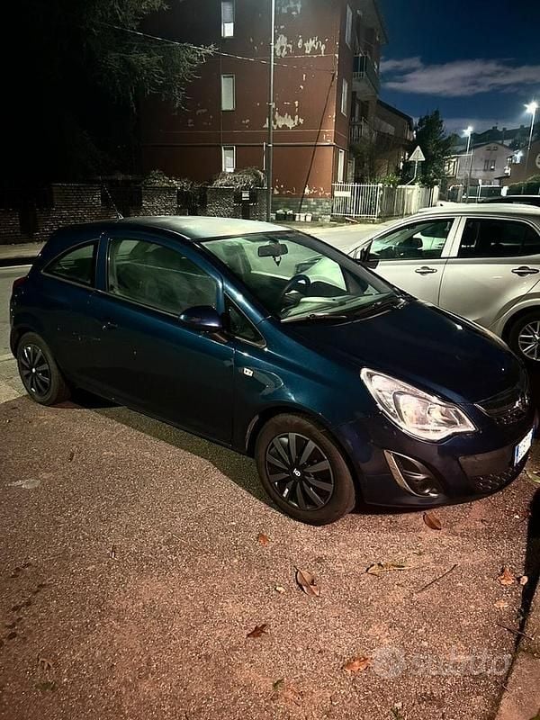 Usata Opel Corsa 85 CV (62 kW) 2011 Blu Berlina