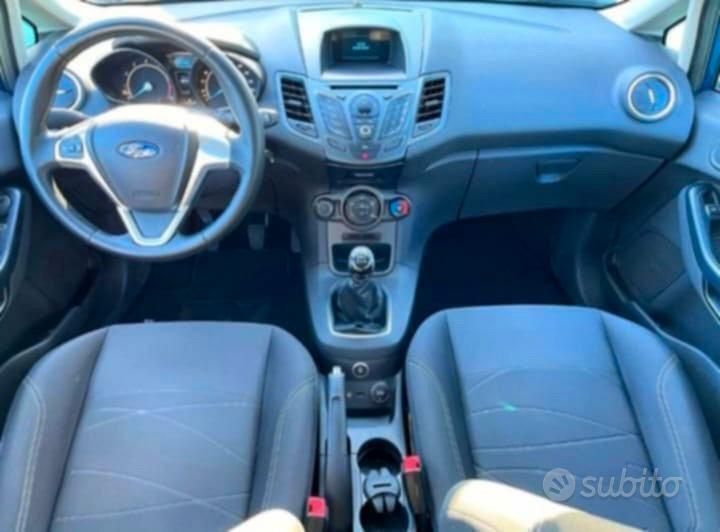 Usata Ford Fiesta 97 CV (71 kW) 2014 Blu Utilitaria