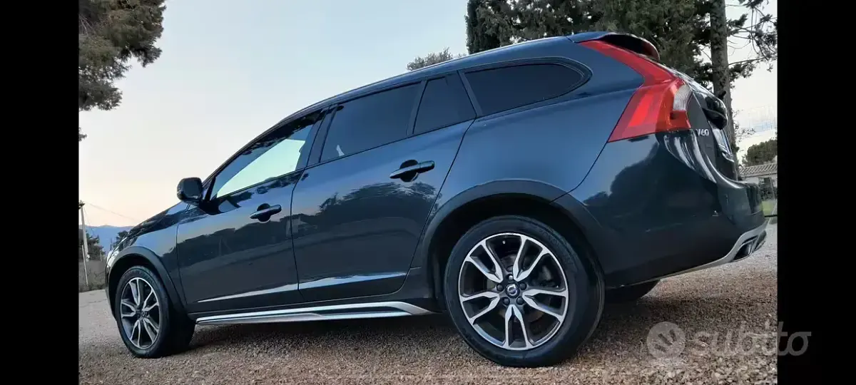 Usata Volvo V60 CC 150 CV (110 kW) 2016 Grigio Station wagon