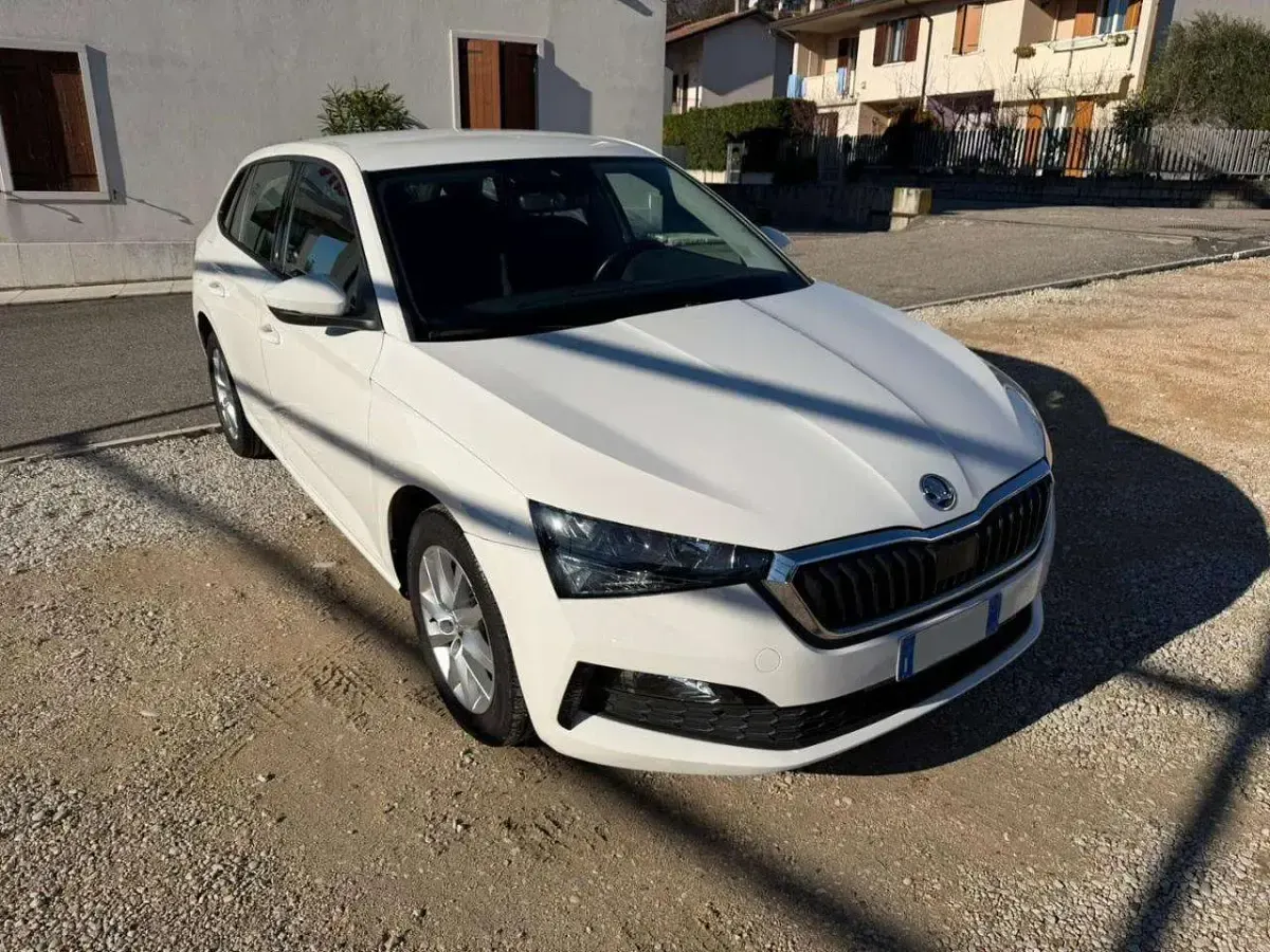 Usata Skoda Scala Ambition 95 CV (69 kW) 2022 Bianco Utilitaria