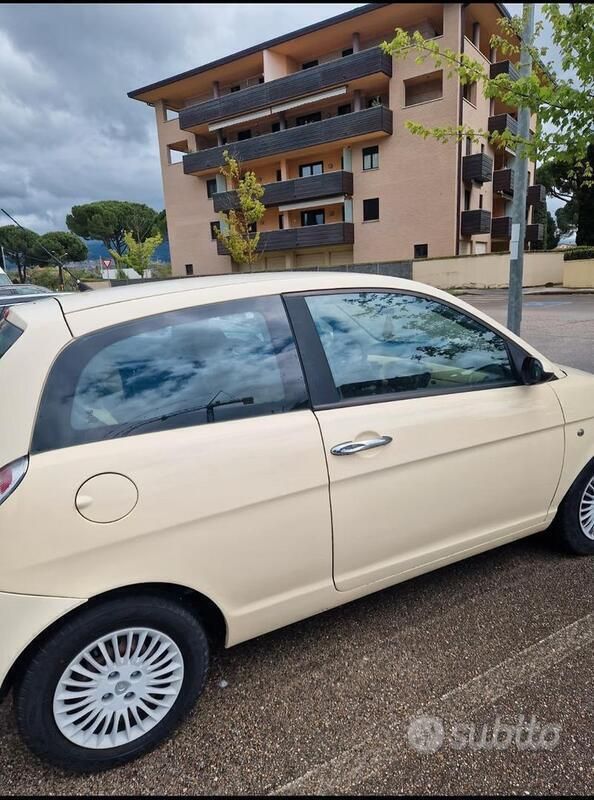 Usata Lancia Ypsilon 60 CV (44 kW) 2005 Giallo Utilitaria