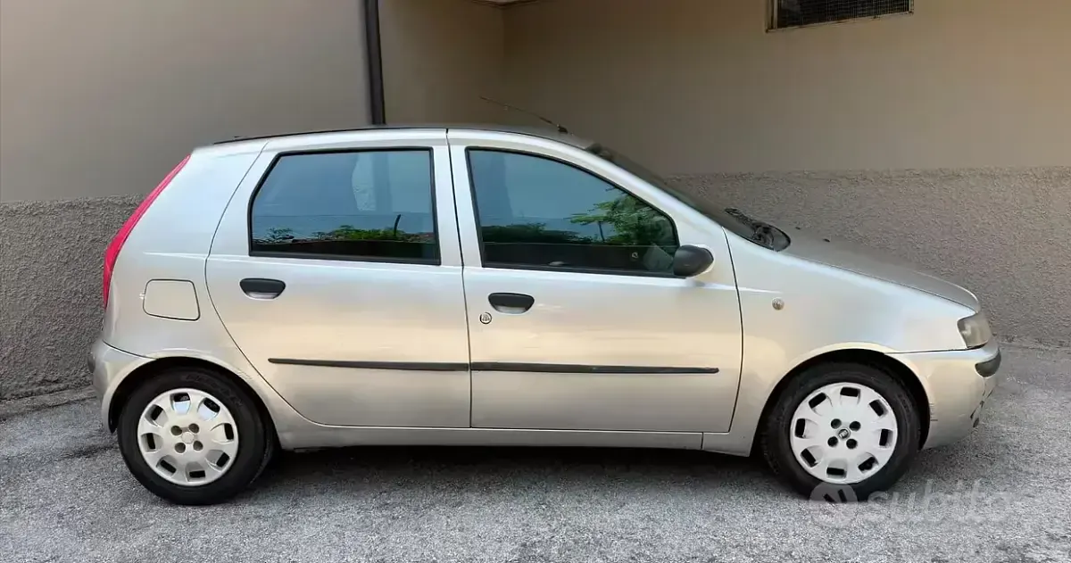 Usata Fiat Punto 60 CV (44 kW) 2002 Grigio Utilitaria