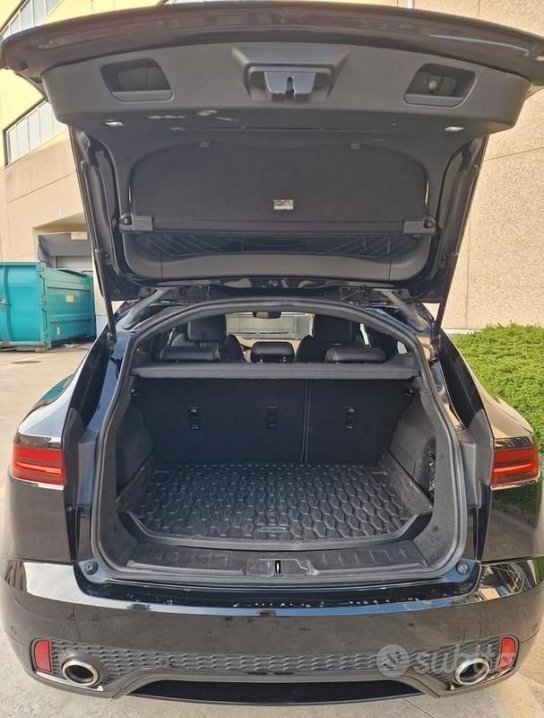 Begagnad Jaguar E-Pace R-Dynamic 200 HK (147 kW) 2019 Svart SUV