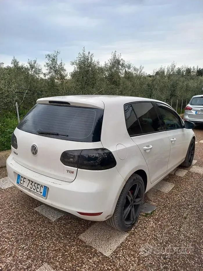 Usata VW Golf VI 105 CV (77 kW) 2011 Bianco Utilitaria