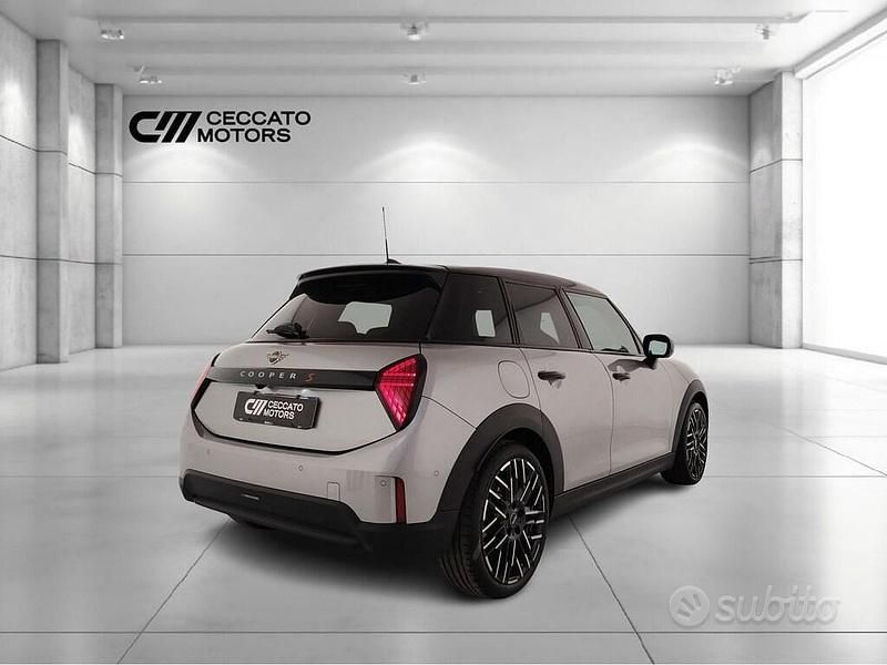 Ny Mini Cooper Favoured 150 kW (204 HK) 2025 Halvkombi