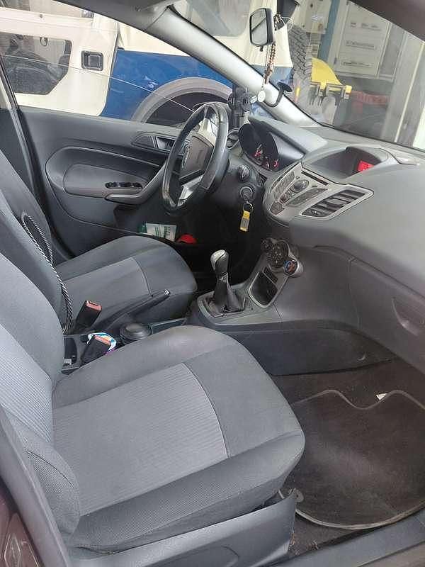 Usata Ford Fiesta 60 CV (44 kW) 2010 Marrone Utilitaria