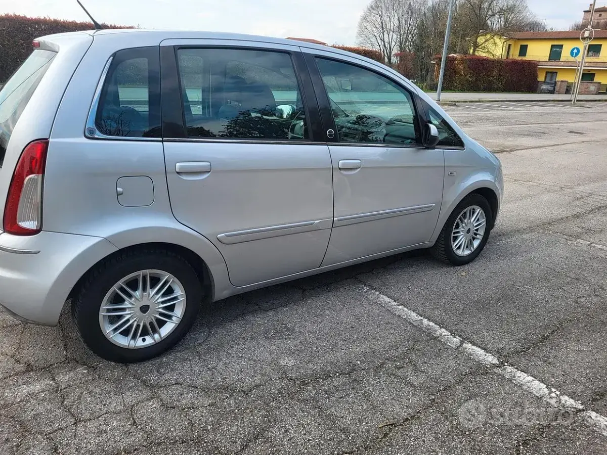 Usata Lancia Musa 77 CV (56 kW) 2010 Grigio Monovolume