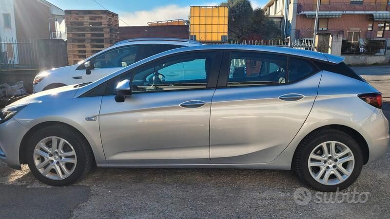 Usata Opel Astra Business 95 CV (69 kW) 2016 Grigio Berlina