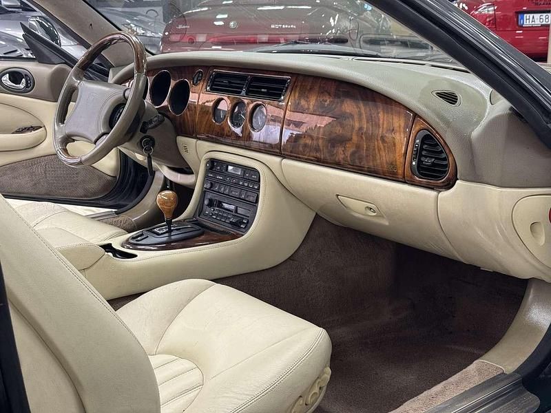 Usata Jaguar XK8 286 CV (210 kW) 1997 Verde Cabrio