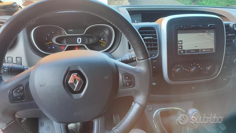 Usata Renault Trafic 140 CV (102 kW) 2015 Grigio Monovolume