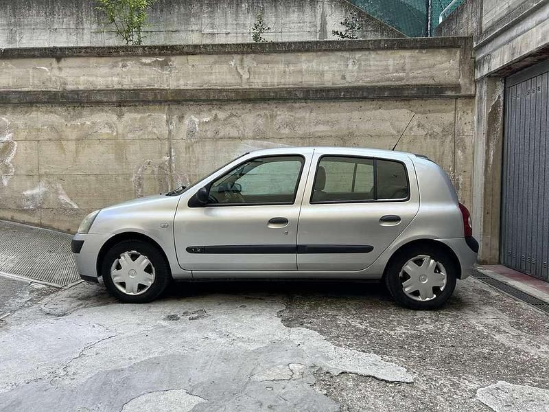 Usata Renault Clio II Authentique 58 CV (42 kW) 2005 Berlina