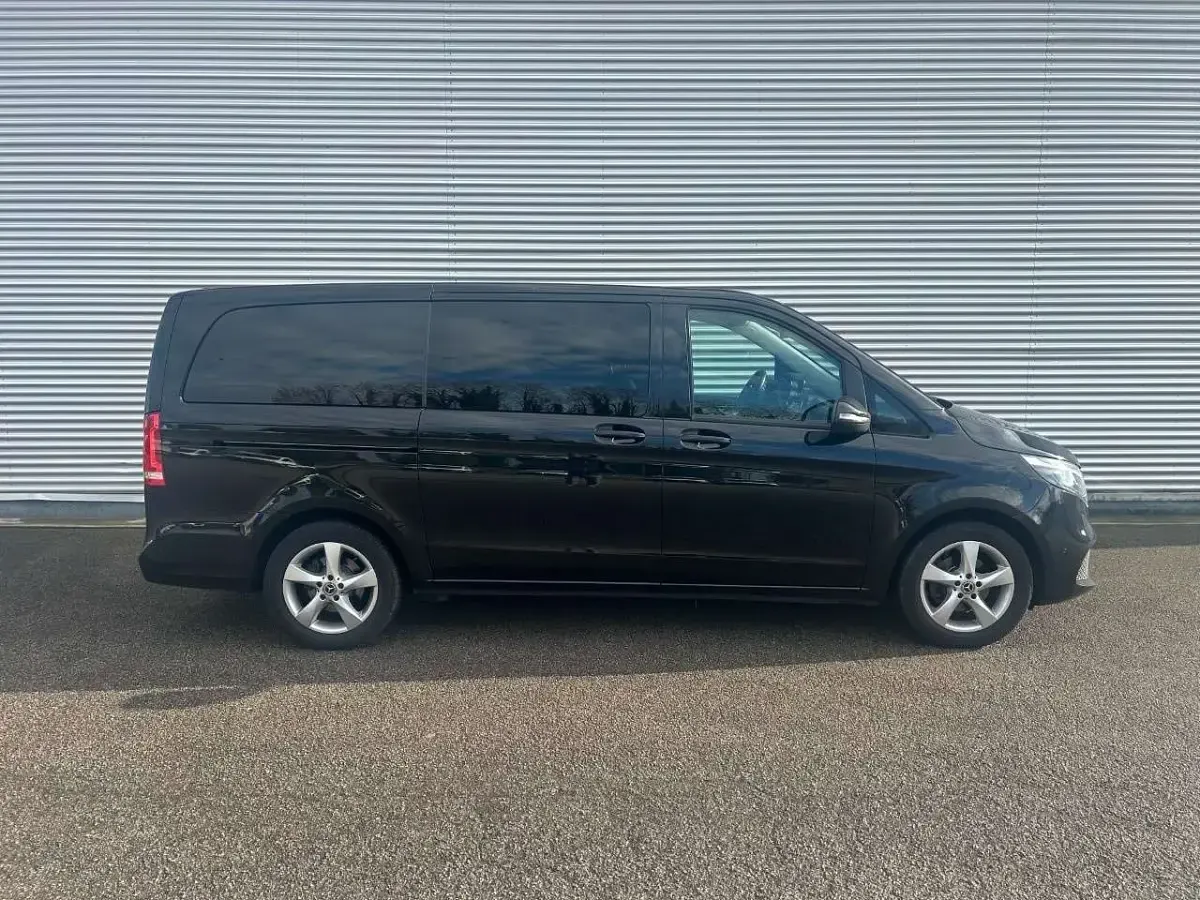 Usata Mercedes V220 163 CV (119 kW) 2023 Nero ossidiana Monovolume