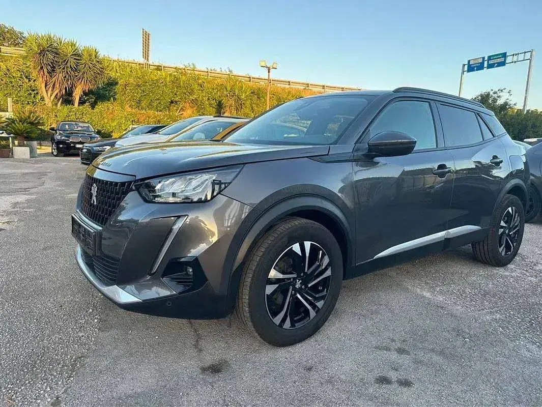 Usata Peugeot 2008 Allure 102 CV (75 kW) 2021 Grigio SUV