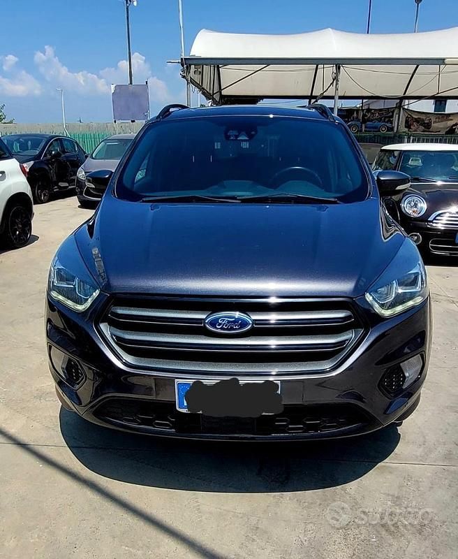 Grigio Usata 2018 Ford Kuga ST-Line SUV | 15.500 € (Buon prezzo) - Immagine 1/4
