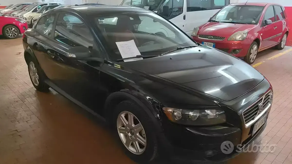 Usata Volvo C30 Kinetic 101 CV (74 kW) 2007 Nero Utilitaria
