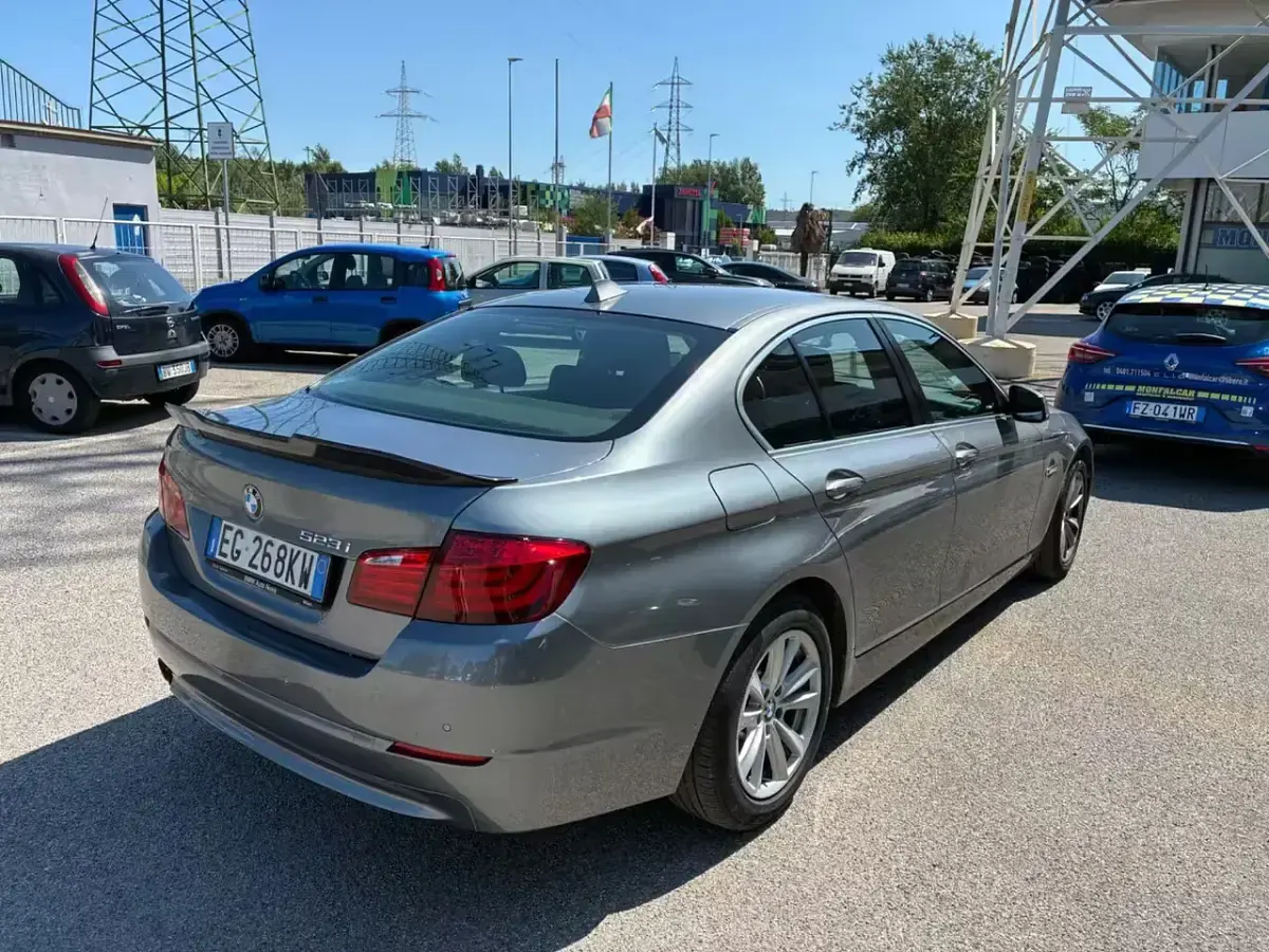 Usata BMW 523 Efficient Dynamics 204 CV (150 kW) 2011 Argento Berlina