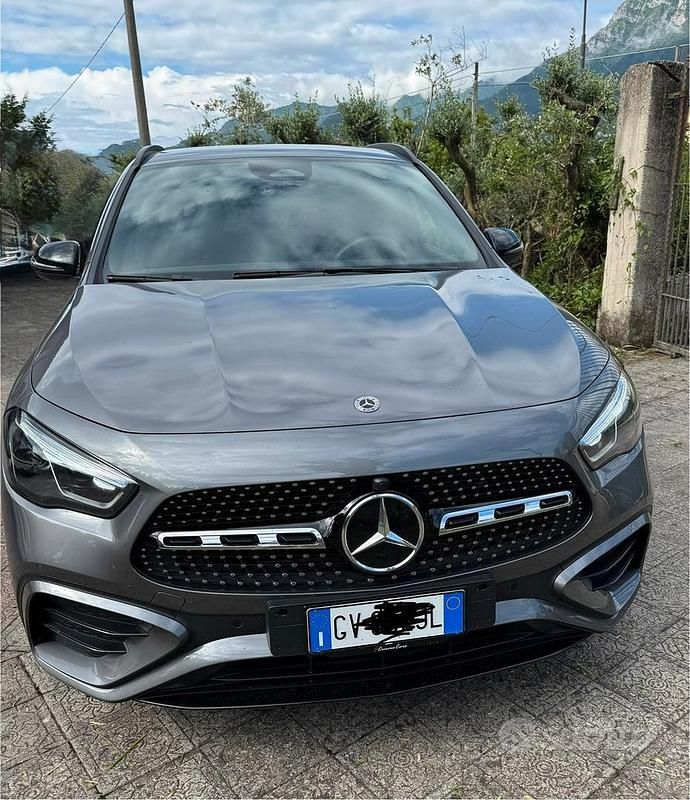 Grigio Usata 2024 Mercedes GLA200 Premium SUV | 47.500 € (Molto cara) - Immagine 1/4