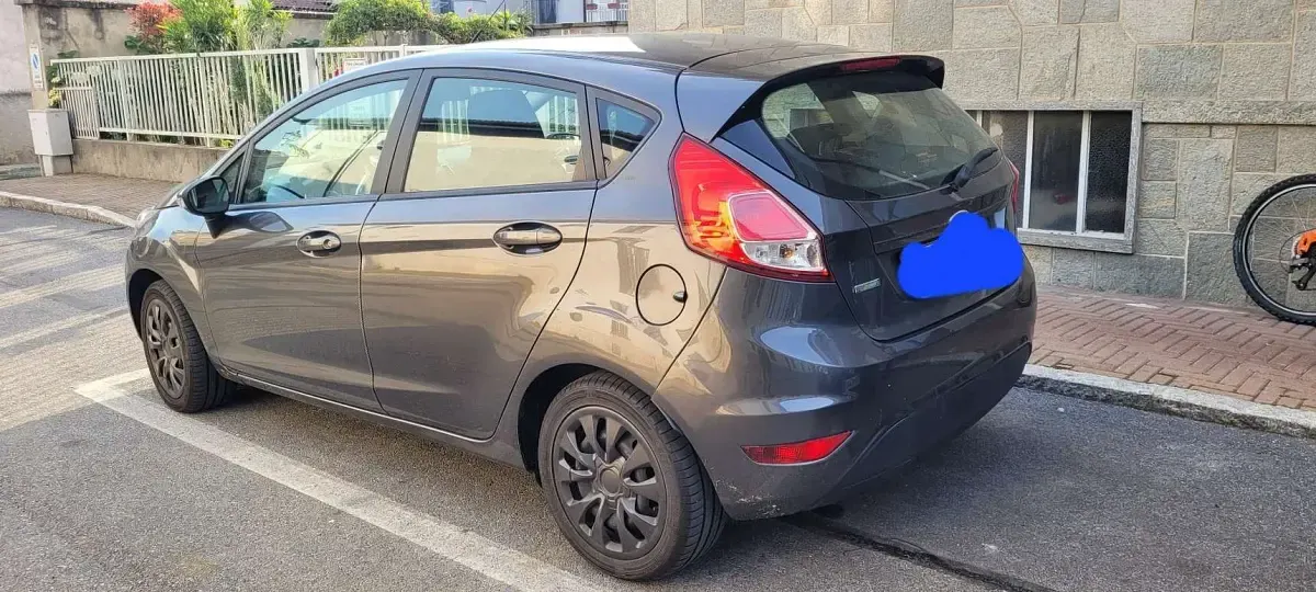 Usata Ford Fiesta 101 CV (74 kW) 2016 Grigio Utilitaria