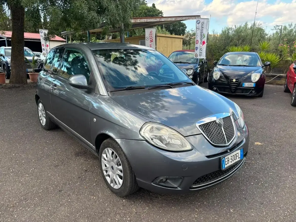 Usata Lancia Ypsilon 75 CV (55 kW) 2010 Grigio Utilitaria