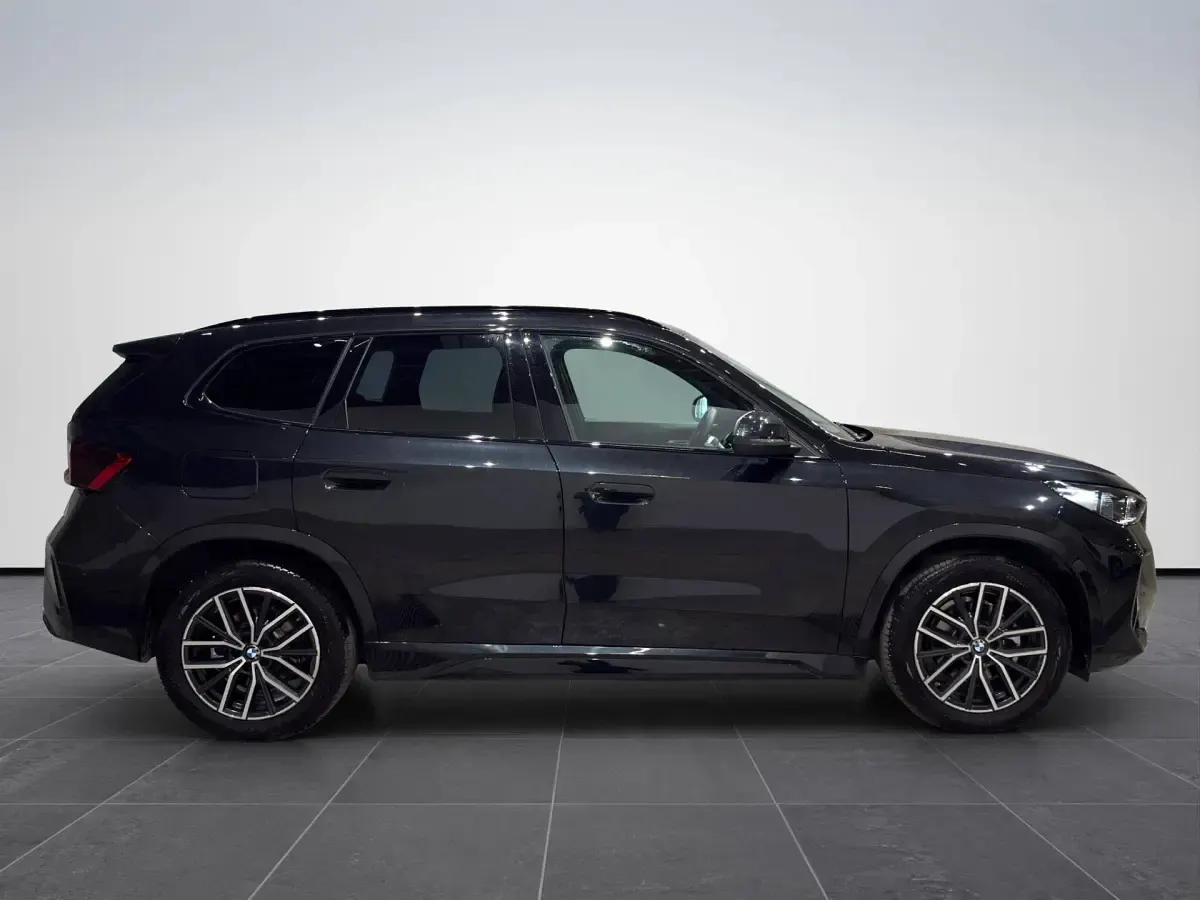 Usata BMW iX1 Comfort Edition 150 kW (204 CV) 2025 Black sapphire metallizzato SUV