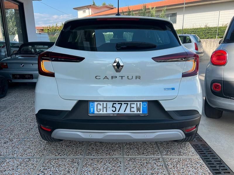Usata Renault Captur Business 93 CV (68 kW) 2022 Bianco SUV