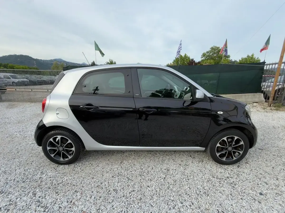 Usata Smart ForFour 71 CV (52 kW) 2015 Nero Utilitaria