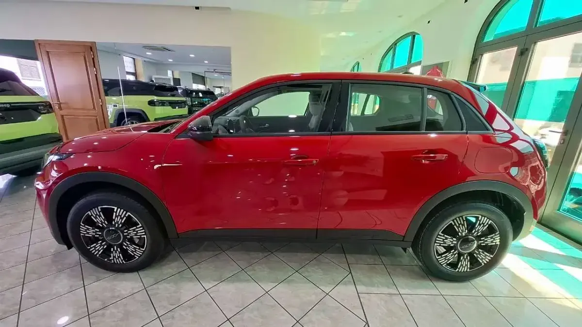 Nuova Fiat 600 Icon 136 CV (100 kW) 2026 Rosso SUV