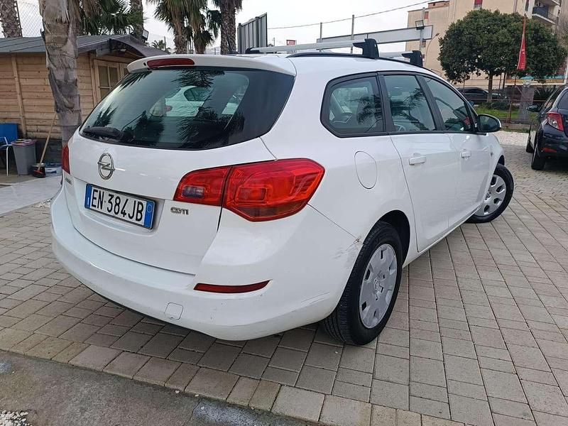 Usata Opel Astra Cosmo 110 CV (80 kW) 2012 Bianco Station wagon