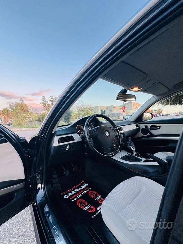 Usata BMW 318 143 CV (105 kW) 2011 Nero Station wagon