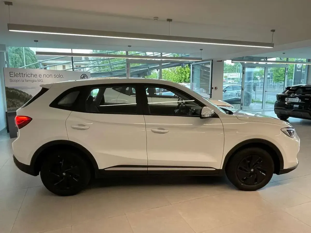 Nuova MG ZS 116 CV (85 kW) 2026 Dover white SUV