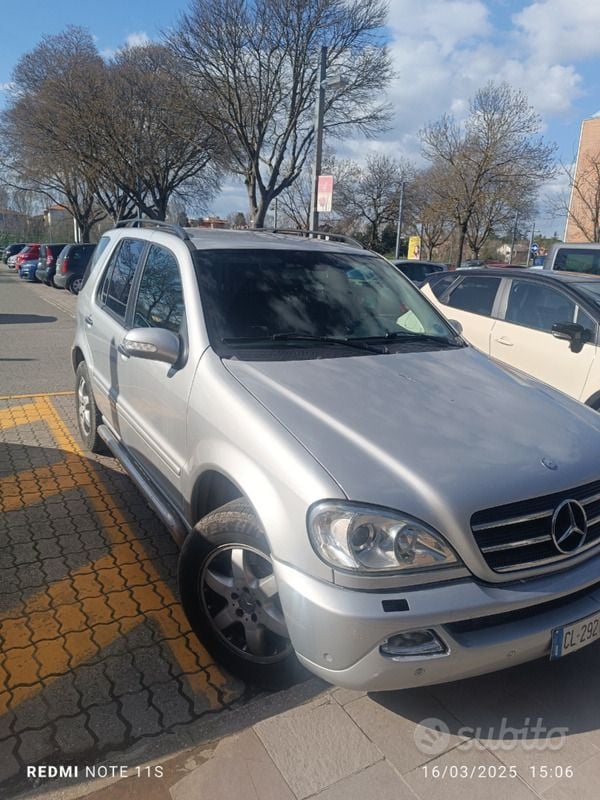 Usata Mercedes ML400 250 CV (183 kW) 2004 Grigio SUV