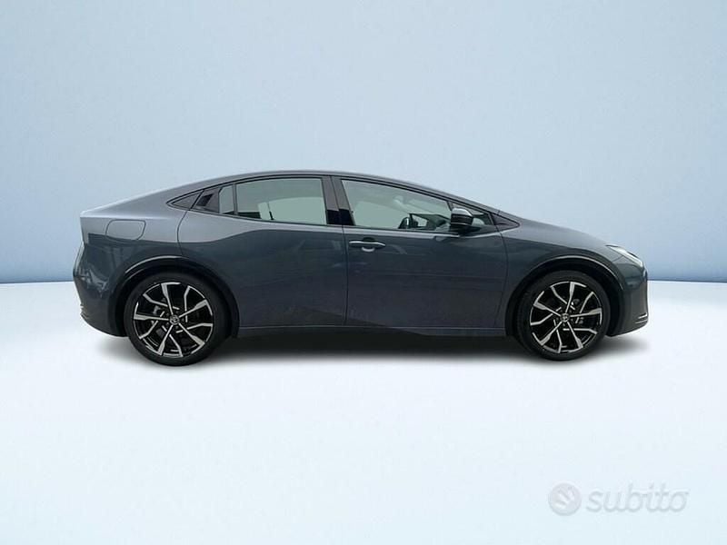 Usata Toyota Prius Active 222 CV (163 kW) 2025 Grigio Utilitaria