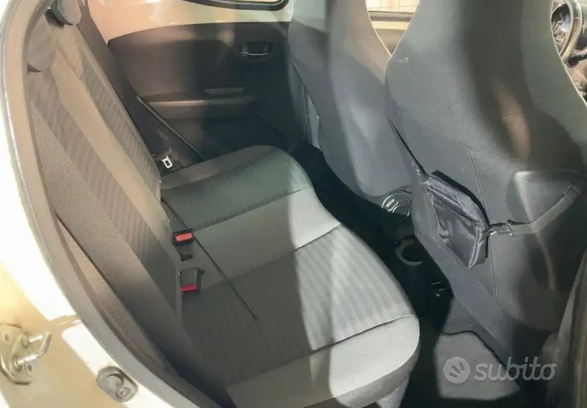 Usata Toyota Aygo 69 CV (50 kW) 2019 Bianco Utilitaria