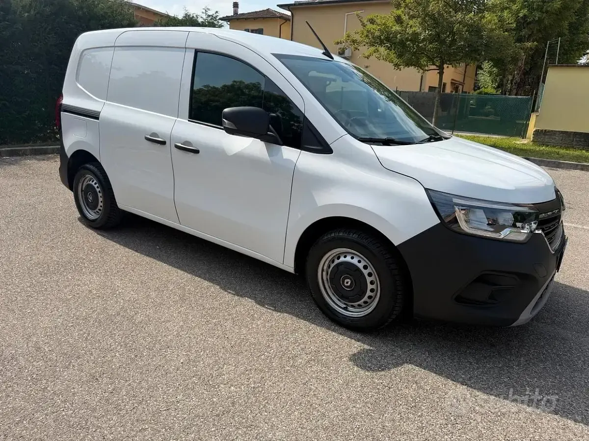 Usado Renault Kangoo 95 CV (69 kW) 2022 Blanco Monovolumen
