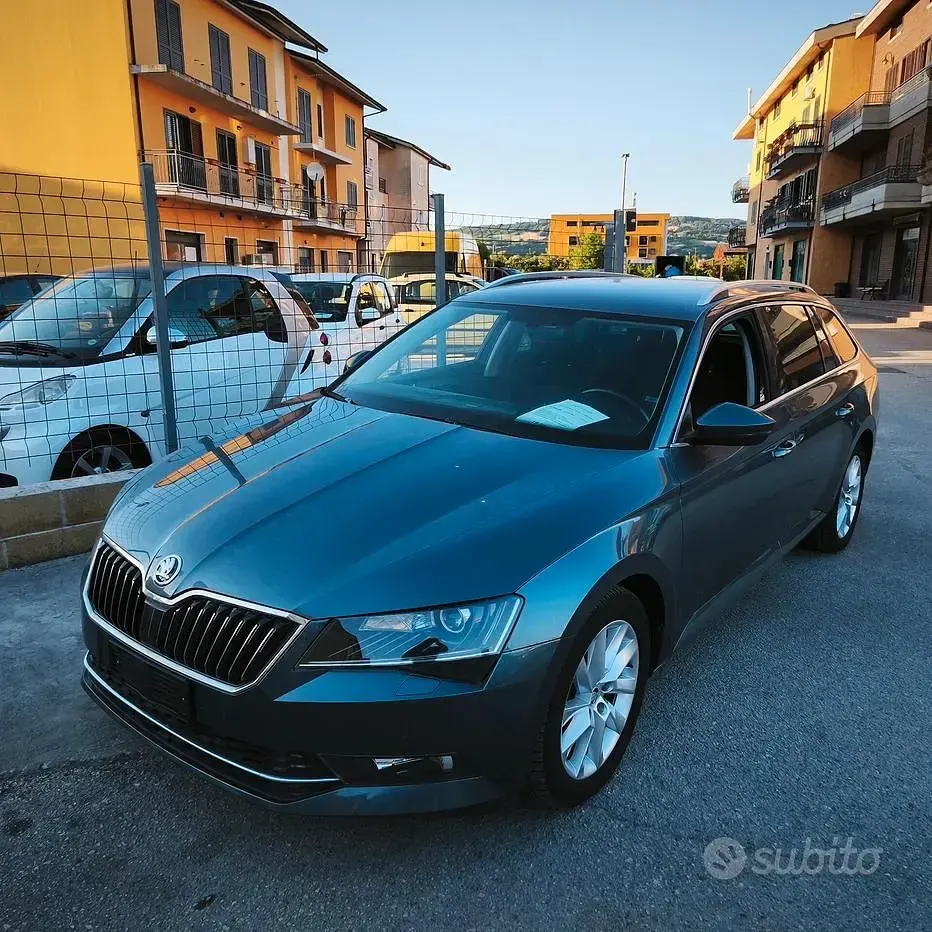 Usata Skoda Superb Executive 150 CV (110 kW) 2019 Grigio Berlina