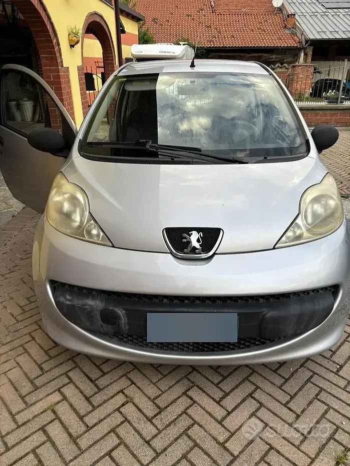 Usata Peugeot 107 68 CV (50 kW) 2007 Grigio Utilitaria