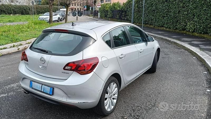 Begagnad Opel Astra Cosmo 140 HK (102 kW) 2015 Silver Sedan