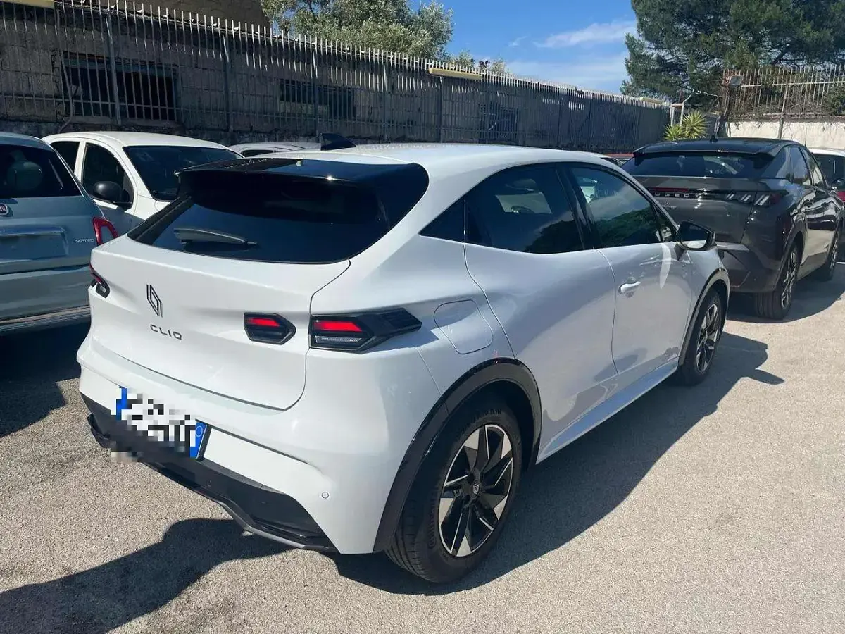 Nuova Renault Clio V Techno 109 CV (80 kW) 2026 Vari colori Berlina